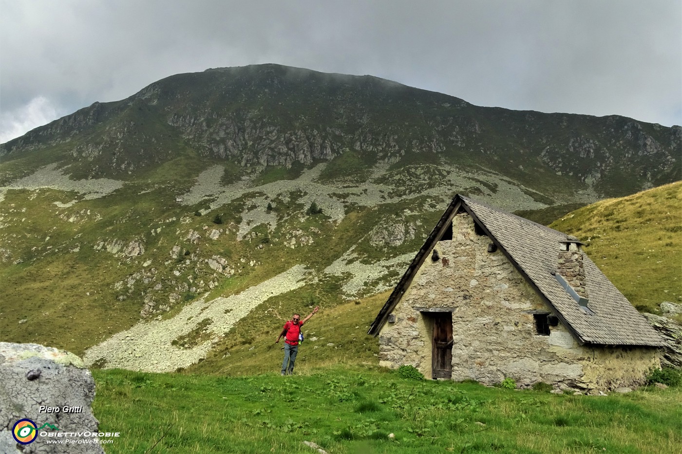 72 Baita Pianadei (2097 m) con Valegino.JPG